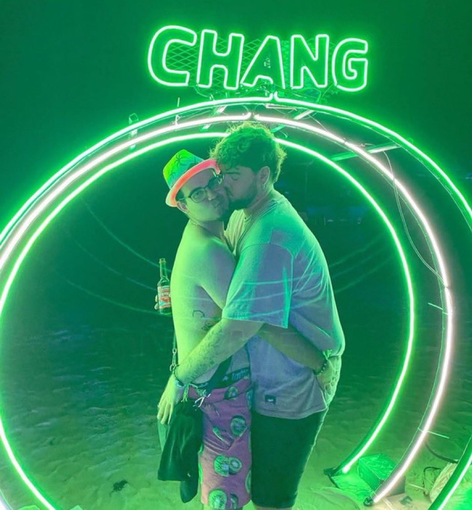 elemisario_'s tweet photo. empezó cn la coña y ahora es lo más importante d mi vida….❤️ seis meses ya mivida….espero q sean muchos más a tu lado….te amo😘😘❤️❤️❤️ https://t.co/a3ZqRooWhc