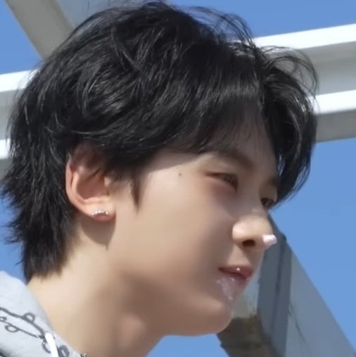 look at him!!!! he's so babie &gt;____&lt;