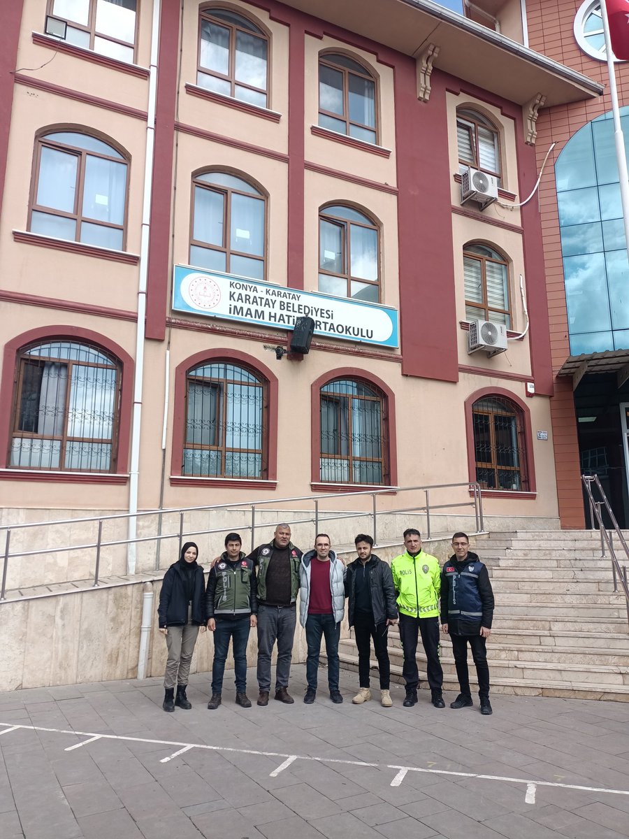 karbeliho's tweet photo. Karatay İlçe Emniyet Müdürlüğüne bağlı mobil park ve okul ekibinin okulumuzla ilgili yaptığı çalışmalardan dolayı teşekkür ederiz. @ebskonya @u_ibrahim_altay @hkilca @karatayilcemem @konyamem @TCKonyaValiligi @EmniyetGM @KonyaEmniyeti https://t.co/sEMaAbRNlC