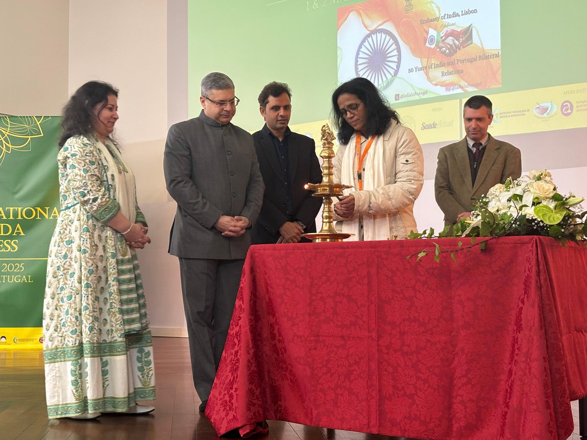 AIIA_NDelhi's tweet image. Dr. Sujatha Kadam, Director of AIIA, New Delhi, and Dr. Prasanth Dharmarajan, Associate Professor in the Department of Panchakarma, proudly represented the institute and the Ministry of Ayush at the 2nd Ayurveda Symposium at Lisbon University, Portugal. 1/3