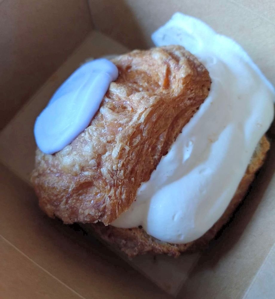 team NotLeafy (@notleafy) on Twitter photo Quick trip to Brød's Bakery & Hatch just off Newport Road earlier. Fastelavnbolle in the bag and home with minimal damage.
Difficult not to gobble its creamy sweetness straight away but we can manage (slightly) deferred gratification <a href="/thedanishbakery/">Brød - Danish Bakery</a> 🇩🇰 Quick trip to Brød's Bakery & Hatch just off Newport Road earlier. Fastelavnbolle in the bag and home with minimal damage.
Difficult not to gobble its creamy sweetness straight away but we can manage (slightly) deferred gratification <a href="/thedanishbakery/">Brød - Danish Bakery</a> 🇩🇰