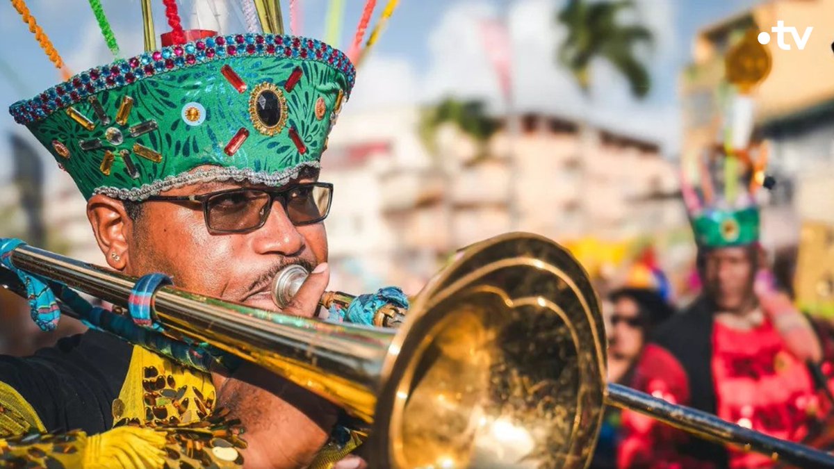 France Télévisions (@francetele) on Twitter photo 🎉 📲 Le Carnaval de La Martinique, comme si on y était !
Du 2 au 6 mars, on lance la chaîne <a href="/Martiniquela1e/">Martiniquela1ère</a> Ultra-HD, accessible en Outre-mer et dans l'Hexagone.
🎯 Offrir en direct des images de l'événement dans une qualité optimale.
👉 francetvpro.fr/contenu-de-pre… 🎉 📲 Le Carnaval de La Martinique, comme si on y était !
Du 2 au 6 mars, on lance la chaîne <a href="/Martiniquela1e/">Martiniquela1ère</a> Ultra-HD, accessible en Outre-mer et dans l'Hexagone.
🎯 Offrir en direct des images de l'événement dans une qualité optimale.
👉 francetvpro.fr/contenu-de-pre…