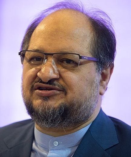 البته #محسن_بیگلربیگی کیف کشِ این پیرمرد پر حاشیه است ؛ #محمد_شریعتمداری و 
هم آقازاده اش و هم خواهر زاده اش (#عمار_صالحی) و هم داماد عزیز و نور چشمش (#هادی_رضوی)  خبر دارید دیگه از پروندهای قضایی

در کل چون #قحط_الرجال است