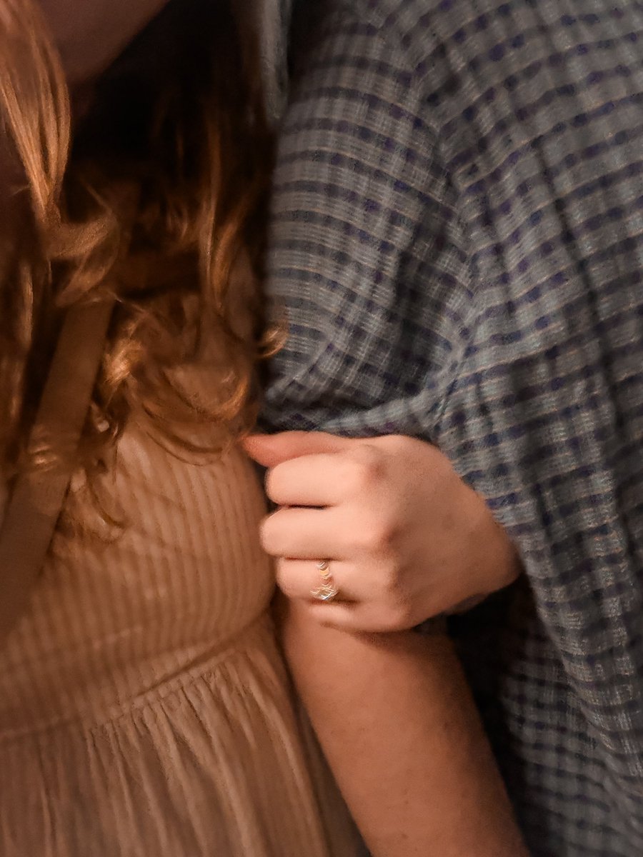 holly 🌻 tweet media