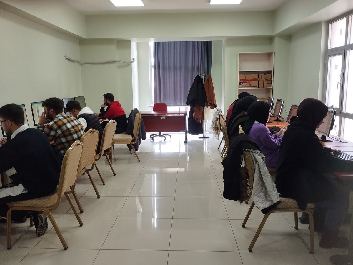 Halk Eğitim Merkezi Müdürlüğü bünyesinde açılan Bilgisayar işletmeni kursumuzdan