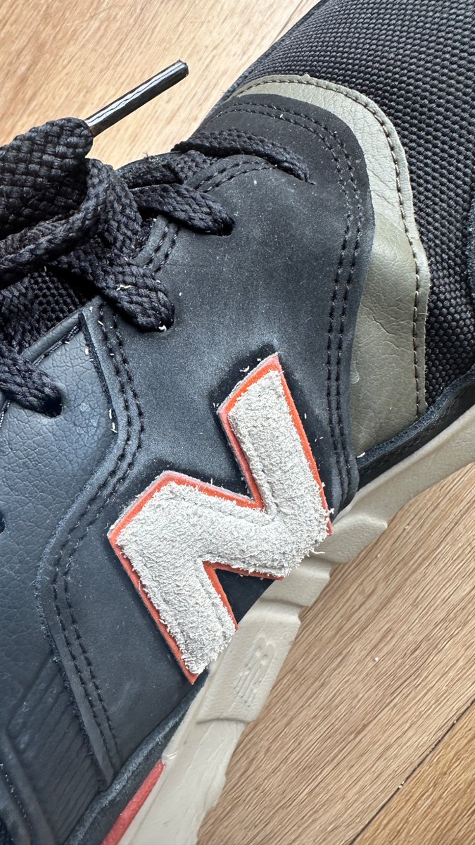 Scott @ Humphrey Studio (@scott_humphrey) on Twitter photo Hey <a href="/NewBalanceUK/">New Balance UK</a> Loved the 997H shoe but had to return in weeks as the white from the logo rubs and ruins them. Not tested on someone sitting at a desk 😅 Hey <a href="/NewBalanceUK/">New Balance UK</a> Loved the 997H shoe but had to return in weeks as the white from the logo rubs and ruins them. Not tested on someone sitting at a desk 😅