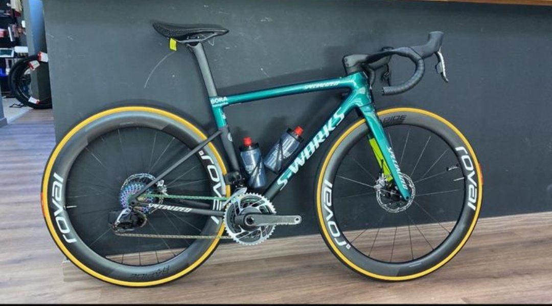 Gasteizen, Salburua auzoan lapurtua. Ez da nirea, baina ea denon artean berreskuratzerik dugun.