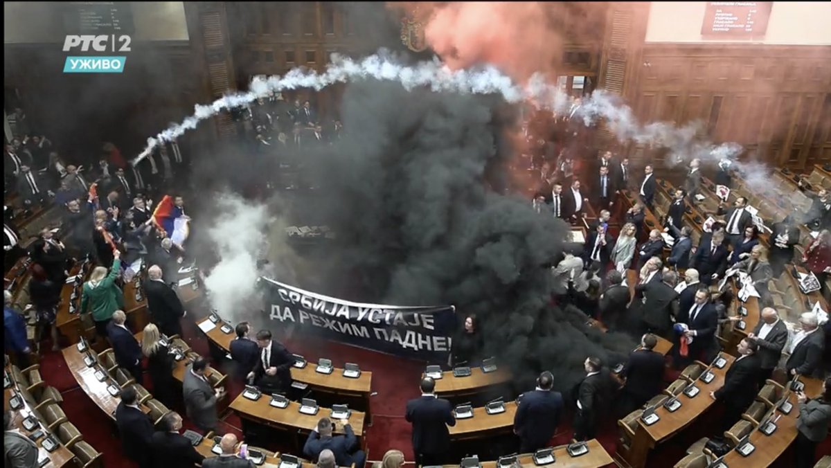 h_athor's tweet image. DA POMRSI PLANOVE
I UMEŠA PRSTE
DA TI GREJE DLANOVE
DOK SE DRUGI KRSTE