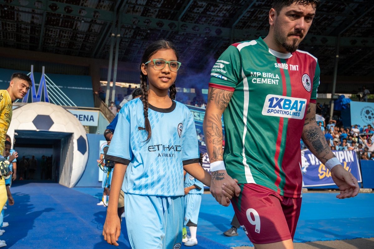 In celebration for the beginning of #WomensMonth on 1st March, we had some enthusiastic young girls escorts the players onto the field at the Arena on Saturday 🩵

#MCFCMBSG #ISL #AamchiCity 🔵