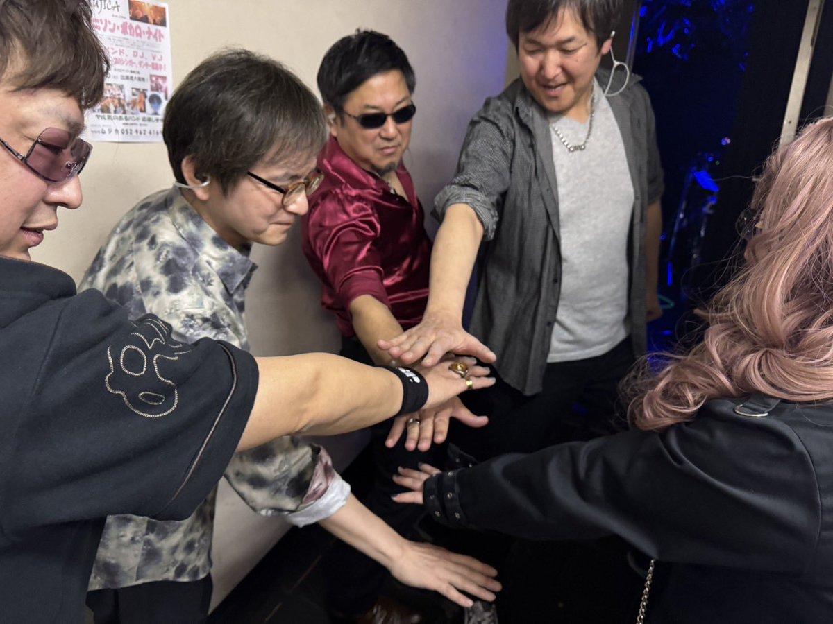 ayan1013alcopy's tweet image. さて、改めまして。3/2のLIVEに来て頂いた皆様、応援して下さった方々。本当にありがとうございました。
スケジュールがタイトで全てがあっという間でしたがメンバー全員楽しんで演奏出来ました。
また次があったら是非お越しください。
変態セトリおいておきますね🤣