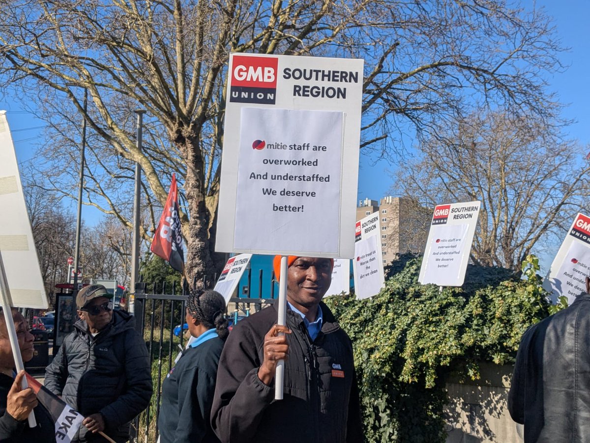 GMBSouthern's tweet photo. Our members who clean and cater St Georges Hospital in Tooting are sick and tired of not getting paid properly and not being respected by their employer, Mitie.

So this lunchtime they staged a demonstration outside the hospital entrance. https://t.co/IbTk7ceBJk