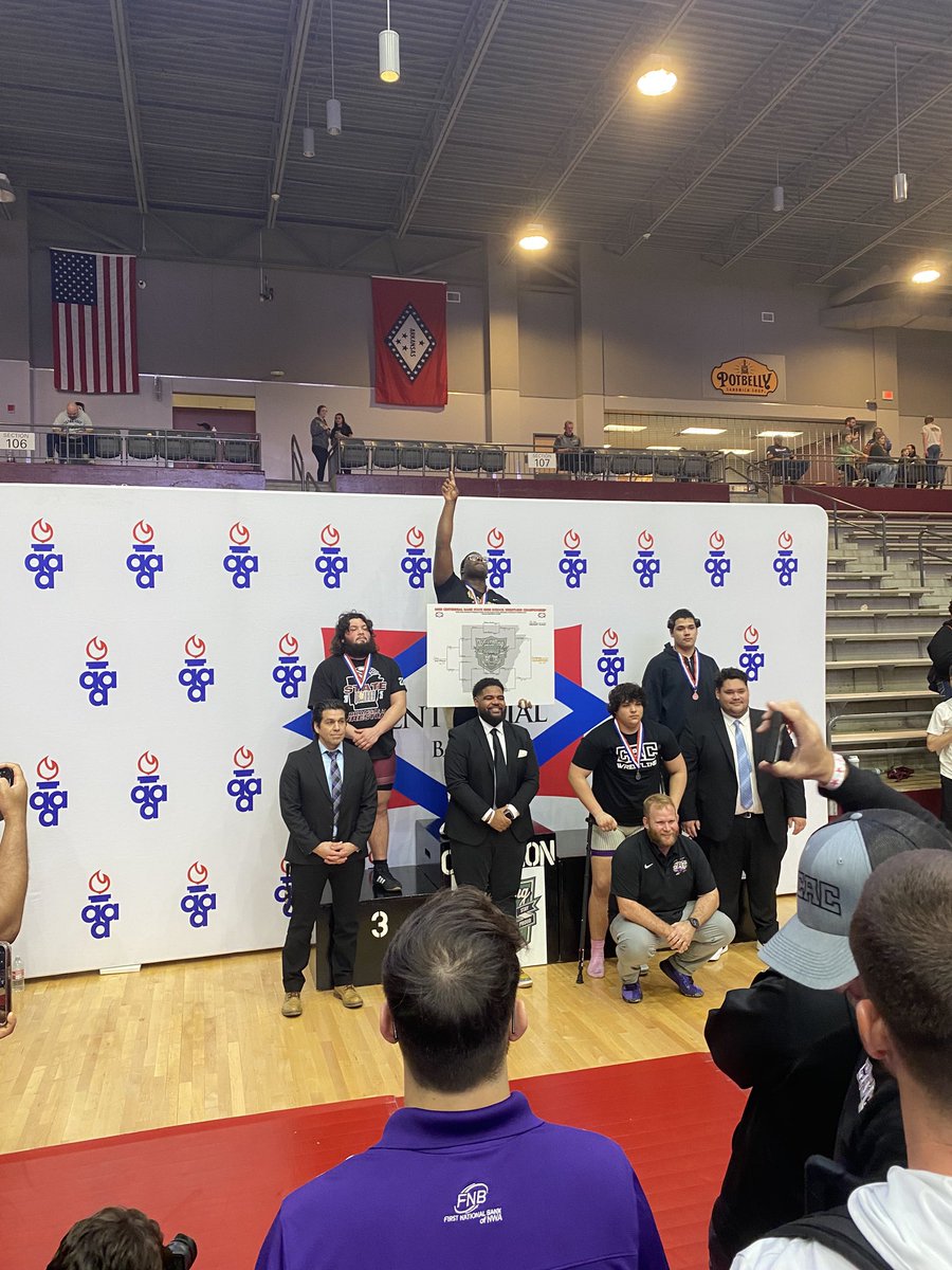 Ari Montgomery tweet media