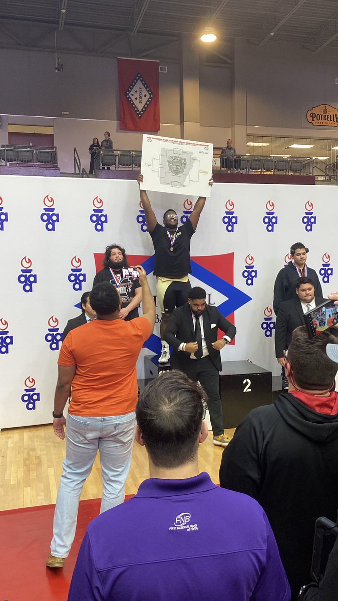 Ari Montgomery tweet media