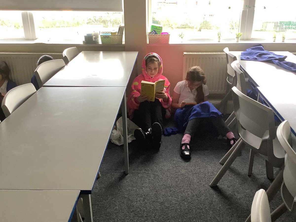 ReinwoodJuniors's tweet image. We are enjoying our DEAR (Drop Everything And Read) week. We’ve brought in things from hope to make us feel really relaxed and then can enjoy our books. 

#RJS6S #RJSReading #RJSEnglish