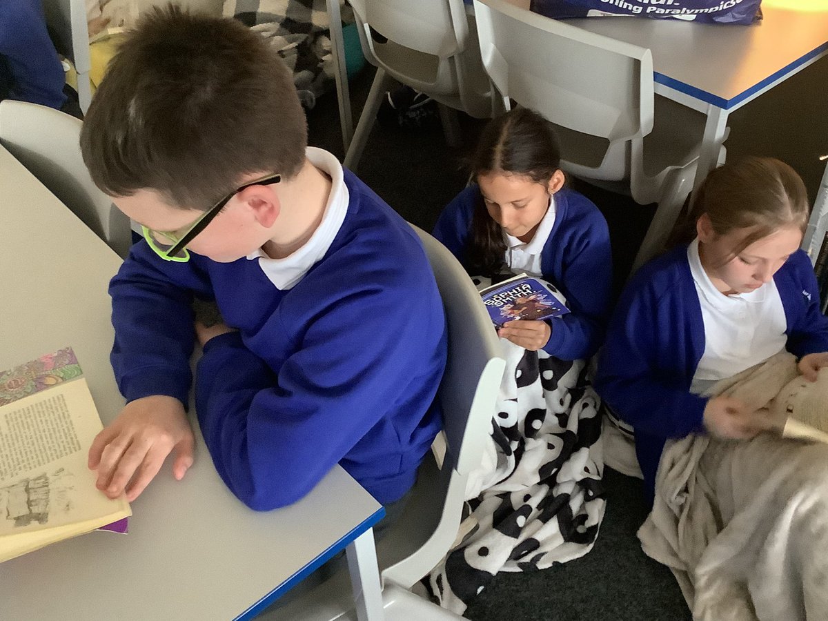 ReinwoodJuniors's tweet image. We are enjoying our DEAR (Drop Everything And Read) week. We’ve brought in things from hope to make us feel really relaxed and then can enjoy our books. 

#RJS6S #RJSReading #RJSEnglish