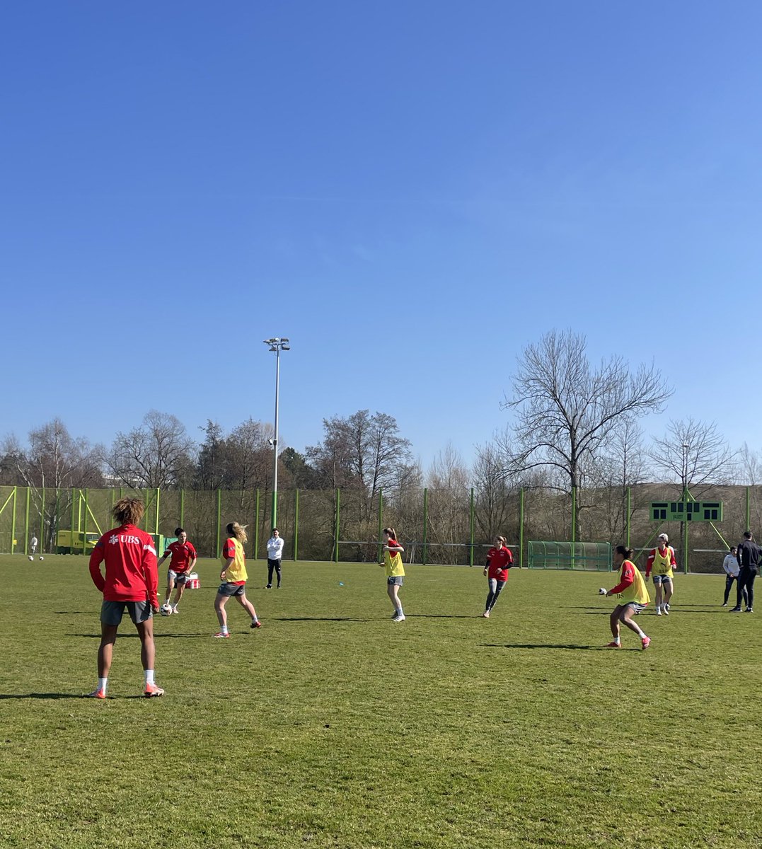 It’s always a pleasure to learn from <a href="/PiaSundhage/">Pia Sundhage</a>. Swiss football is getting better every day 🇨🇭🔜 #WEURO2025