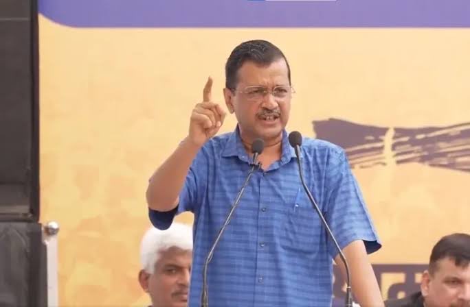 sunil2819's tweet photo. @capt_mishra ये #beeep केजरीवाल आंदोलन के ज़माने से ही फूहड़ था। बस अंपायर के आउट के इशारे की तरह उँगली उठा उठा कर बकचोदी जितनी हो, करवा लो। https://t.co/uajp5BElso