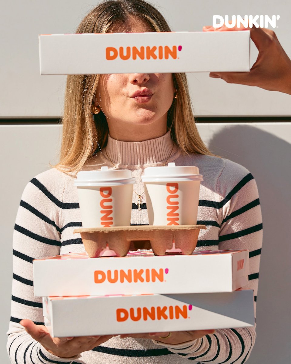 Tu amiga llama a la puerta y se presenta así, ¿qué haces? 😍

Pide tu desayuno fav y te lo llevamos donde quieras gracias a dunkin.es/delivery