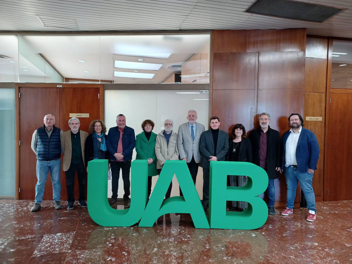 LaBressola's tweet photo. 🤝 Avui, els Amics de La Bressola i la Universitat Autònoma de Barcelona han signat un acord de col·laboració per donar suport a La Bressola en la seua tasca de recuperació de la cultura i llengua catalanes a la Catalunya del Nord.

Moltes gràcies pel suport, @UABBarcelona ! https://t.co/kyxwqIk2B8