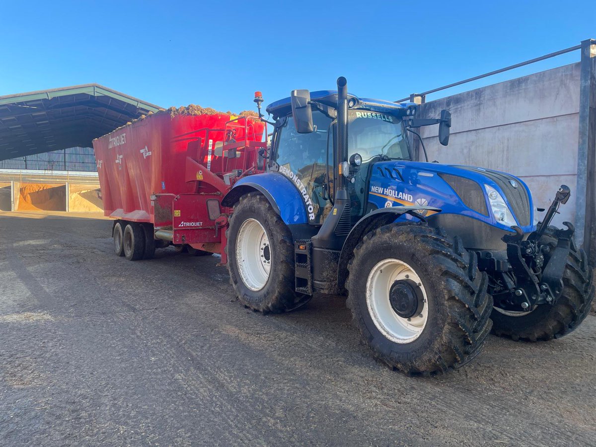 Russells_uk's tweet photo. 🚜 Our New Holland T6.180 Dynamic Command demonstrator performed will on the mixer wagon this morning at Miresdale Dairy 🐄🥛
Want to experience this impressive machine for yourself? Reach out to your local sales rep today for a demo! #NewHolland #AgricultureExcellence 💪✨ https://t.co/doZRjL3WpX