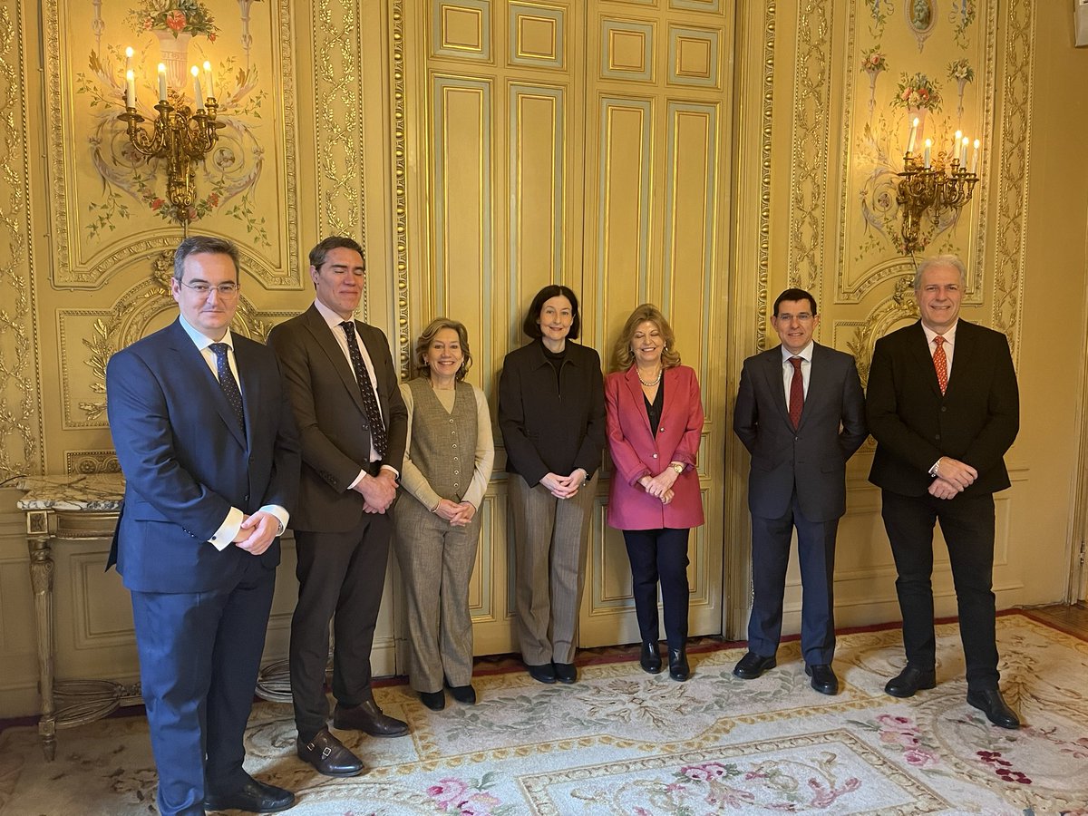 Esta mañana afectuoso encuentro entre <a href="/CPBarrioDelOlmo/">Concepción Pilar Barrio Del Olmo</a> y Engracia Hidalgo <a href="/engra9/">Engracia Hidalgo Tena</a>.

De fondo, el éxito de nuestro programa conjunto ‘Madrid te asesora’, más de un millar de asistentes.

También la agenda económica: vivienda, donaciones y más.

<a href="/ColNotMad/">Colegio Notarial de Madrid</a> en alianza con <a href="/MADRID/">Ayuntamiento Madrid</a>.