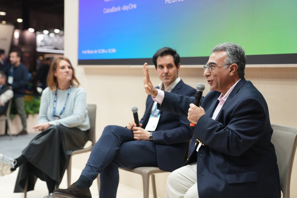 Damos comienzo al panel: “<a href="/MIT/">Massachusetts Institute of Technology (MIT)</a> tech pioneers shaping the future” 🚀

<a href="/vpalmerbcn/">Vanessa Palmer</a>  conversa con dos mentes brillantes, nos cuentan cómo la innovación tecnológica está redefiniendo el futuro:
💡 Antxon Caballero (<a href="/HeuristikHealth/">Heuristik Health</a>)
💡 Fadi Micaelian (SPARKDIT)

#CaixaBankDayOne