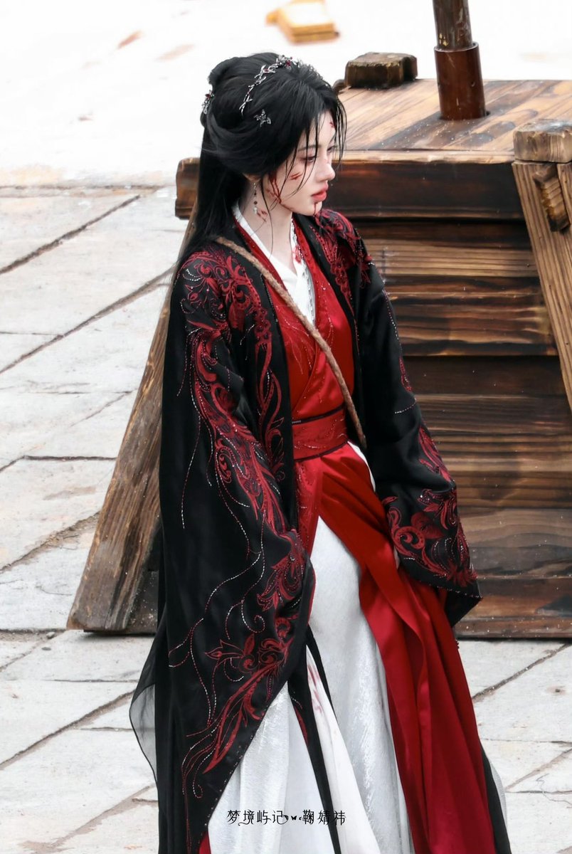 xiaosju's tweet photo. my poor lu wuyi 💔

#jujingyi #鞠婧祎 #veilofshadows #月鳞绮纪 https://t.co/UlgXd3NEyD