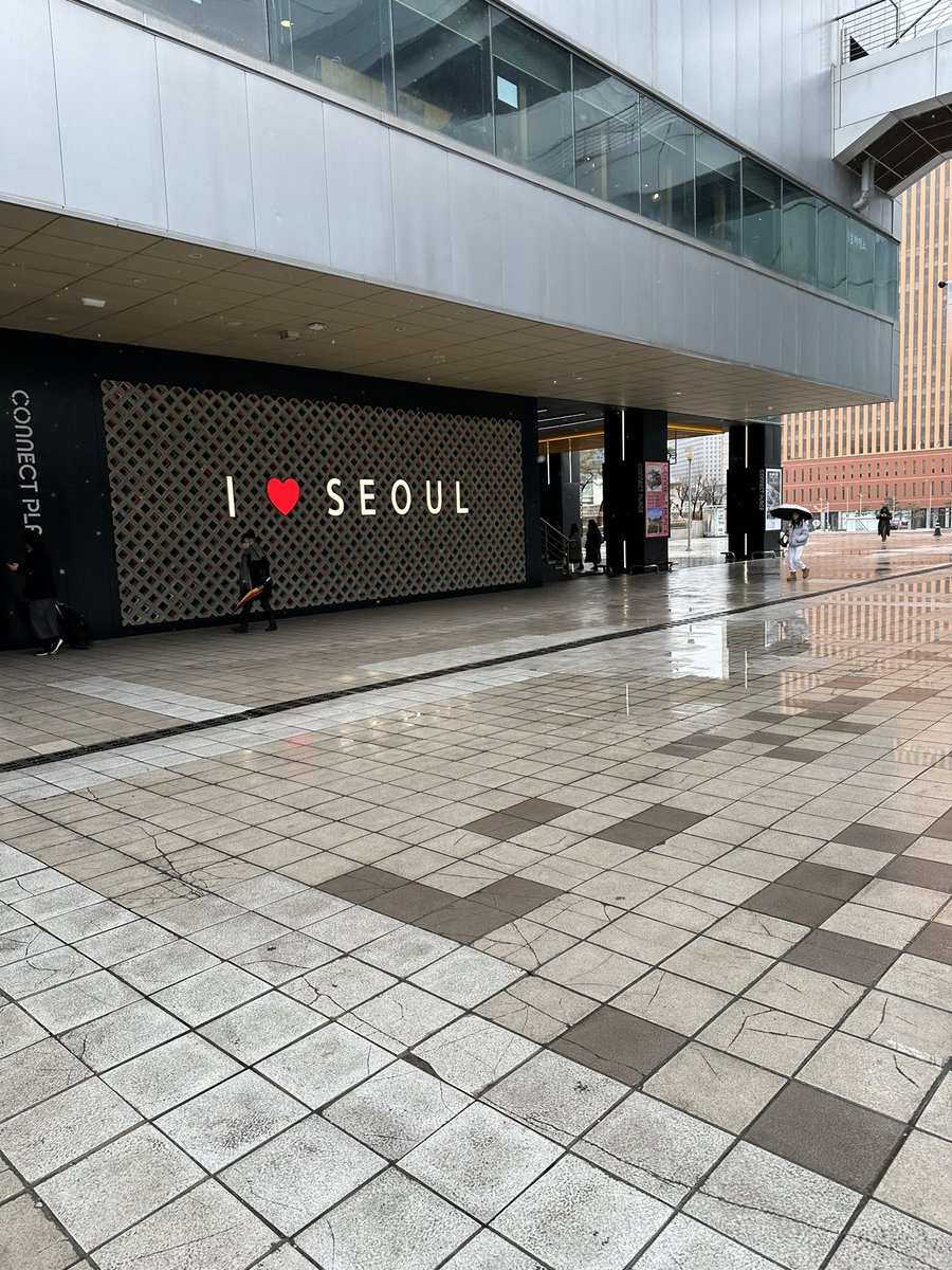 konoha__RY's tweet photo. 高校の友達と卒業旅行で韓国へ
まあ自分はあと3年は大学いるんですけどね https://t.co/w3Pcu0GGuA
