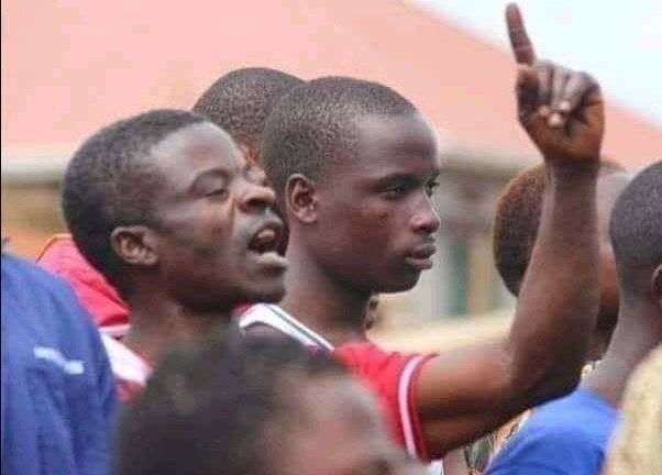 sindabimenyaa's tweet photo. Sinakwiginga umukobwa kabiri 😤 cyeretse Ari bar girl🥱 naho nibyurukundo byanze nakwigira mukiyende byose kimwe😂😂😂 https://t.co/HXHbA9u6YS