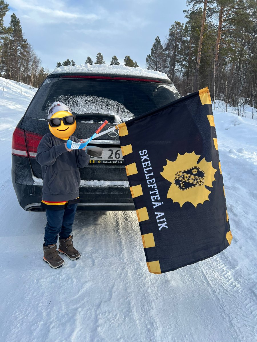 Benjamin Solås (@benjaminsolas) on Twitter photo Årets første, men sesongens femte tur til Schtaan for å se <a href="/skelleftea_aik/">Skellefteå AIK</a> 🖤💛 100 mil totalt på veien, og klar til å bidra til at top 6 og direkte kvartsfinal sikres! 👊🏻 Årets første, men sesongens femte tur til Schtaan for å se <a href="/skelleftea_aik/">Skellefteå AIK</a> 🖤💛 100 mil totalt på veien, og klar til å bidra til at top 6 og direkte kvartsfinal sikres! 👊🏻