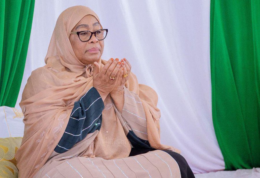 samia_in_Action's tweet photo. Ramadan Kareem Kutoka kwa Rais Wa Jamhuri ya Muungano wa Tanzania Dkt. Samia Suluhu Hassan 🤲
#SamiaInAction https://t.co/xp8OCfcD19
