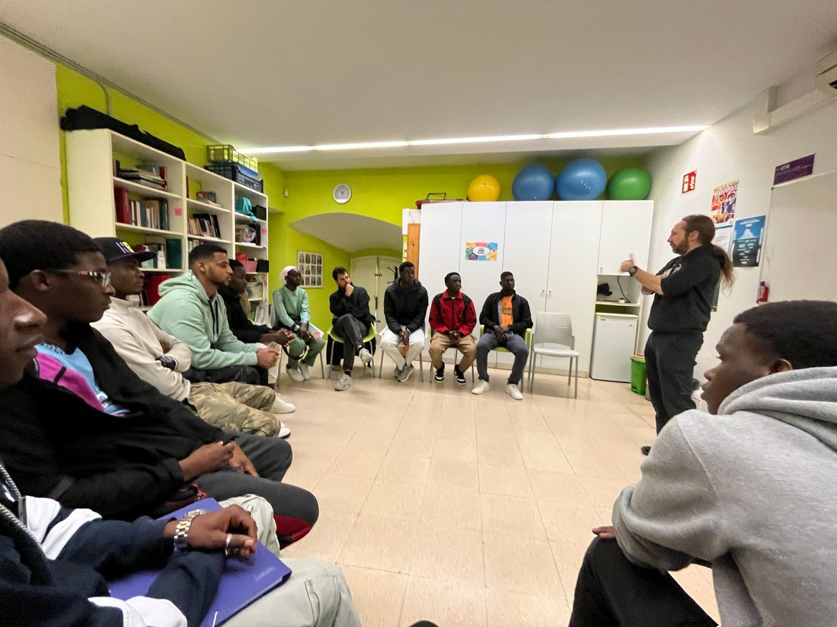 I el Dijous passat els i les joves del T’Acompanyo projecte subvencionat per <a href="/fundlaCaixa/">Fundación ”la Caixa”</a>  i <a href="/fundlaCaixaCAT/">Fundació ”la Caixa”</a> , vam visitar el centre jove de salut!