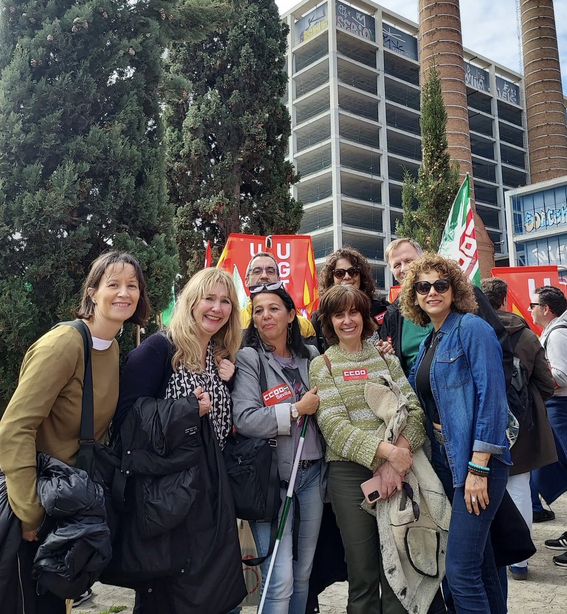 Hoy nos desplazamos a Barcelona para acudir a la gran movilización por la reducción de la jornada laboral a 37,5h semanales 

🗣️ La Canadenca nos espera, ¿y a ti?

#TrabajarMenosVivirMejor