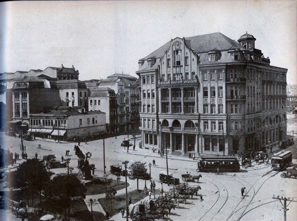 DanielPearlB's tweet photo. São Paulo antiga - Avenida São João em 1924, prédio ao centro foi da Receita do Estado de São Paulo atrás era o Parque do Anhangabaú. Fonte: Vicente Sposito Neto. https://t.co/q5Dq8y1JS6