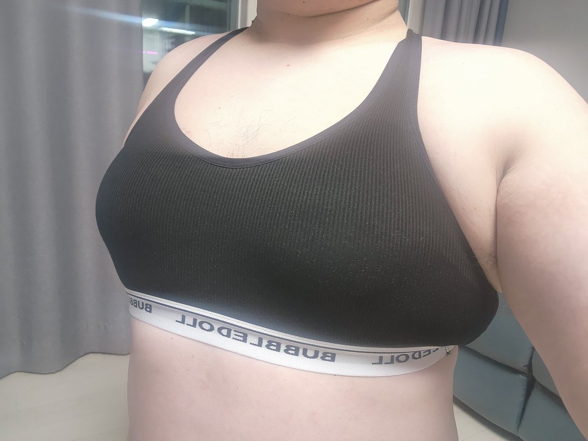 오 생각보다 볼륨 있어 보이네 ^^
팬티착샷은 추후에 ㅋㅋ
속옷 이쁜가용??
#시디 #뚱시디 #초보cd #경상도cd