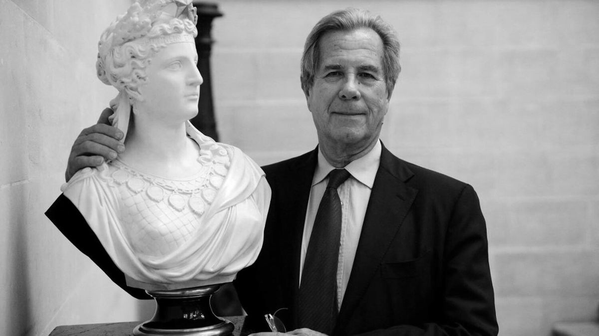 Jean-Louis Debré nous a quittés.

Ancien ministre de l’Intérieur, ancien président du Conseil constitutionnel, ancien président de l'Assemblée nationale... près de 50 ans d'engagement au service de la Nation, toujours avec la même sincérité et la même verve.

Aujourd’hui, la