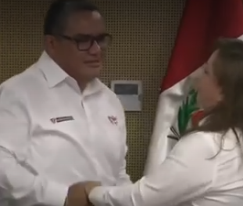 joxedartex's tweet photo. Santiváñez se va a Europa mientras la Fiscalía investiga su caso
Ministro del Interior dejó el país en medio de la investigación en su contra. https://t.co/Y0Ex6RdwGg