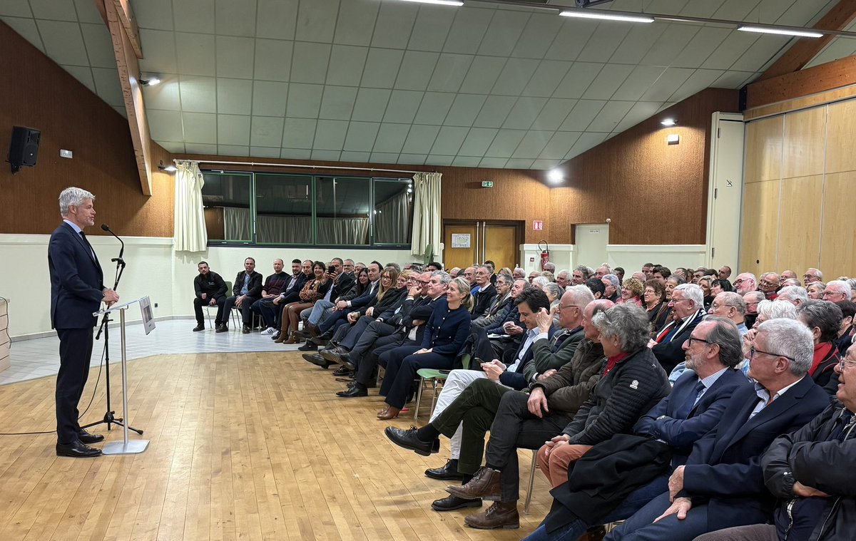 bretonxavier's tweet image. Dans le cadre de l’élection à la présidence des Républicains, Laurent Wauquiez commence sa tournée des fédérations départementales. 
Hier soir à Ceyzériat, nous étions 200 pour l’accueillir et le soutenir ! ￼@laurentwauquiez @lesRepublicains