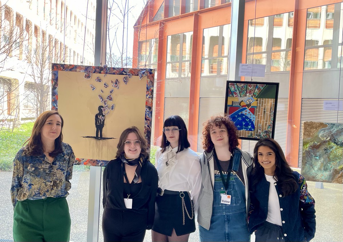 OrangeAuRA's tweet image. Orange met à l&apos;honneur 3 artistes féminines pendant une exposition 👏 
Ces jeunes femmes sont accompagnées par les Missions Locales du Rhône, dont la @FondationOrange a soutenu plusieurs projets. 
🎨 Mélissa Mekki (art abstrait) : oran.ge/4bvn4jt
✏️ Lucie Lacorrège…