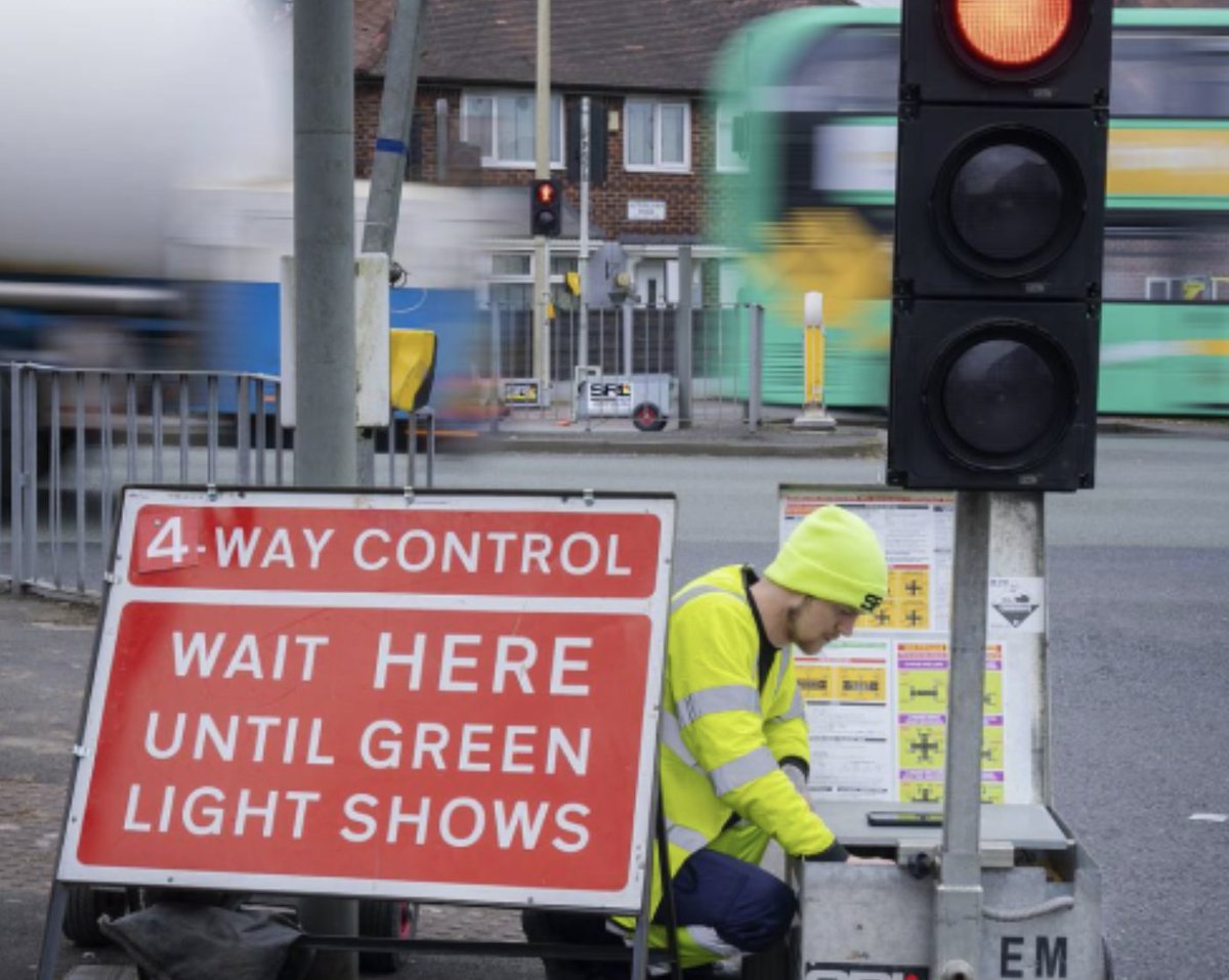RollPay's tweet photo. HMRC has confirmed that traffic management services will come within the scope of the Construction Industry Scheme (CIS).

If you would like a compliant #CIS #payroll solution to pay your traffic management operatives, please get in touch with us! https://t.co/41CtTVnBrX
