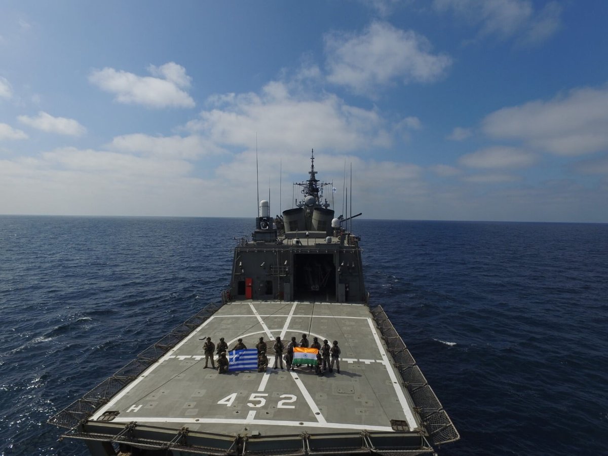 Defence_Nation's tweet photo. Indian Navy's elite #MARCOS๐ alongside Greek Navy's Underwater Demolition Command (D/ฮฮฅฮ) Special Forces conducted #PASSEX onboard the Hellenic Navy's HS F/G Hydra (F452). ๐ฎ๐ณ๐ฌ๐ท
#IndianNavy #HellinicNavy #SpecOps #NavyPower #JaiHind #DefenceNation https://t.co/ZW2drirG3E
