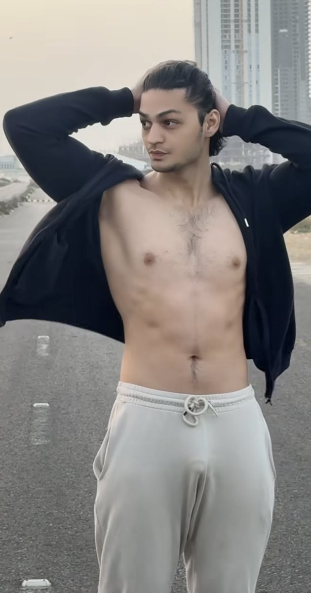 Vanityheart6877's tweet photo. He’s such a hottie 🥰 https://t.co/n6Z1tjWgdY
