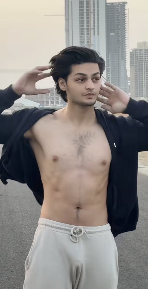 Vanityheart6877's tweet photo. He’s such a hottie 🥰 https://t.co/n6Z1tjWgdY