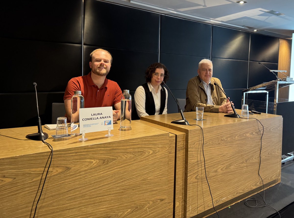 neuropsiquiSEFH's tweet photo. Seguimos con la Dra. Iria Vega que nos expone su perspectiva sobre la sinergia entre psiquiatras y farmacéuticos, destacando las áreas en las que el equipo médico se beneficia del aporte farmacéutico y ejemplificando casos propios, en los que para ella, su rol ha sido decisivo. https://t.co/XjZQywe0n2