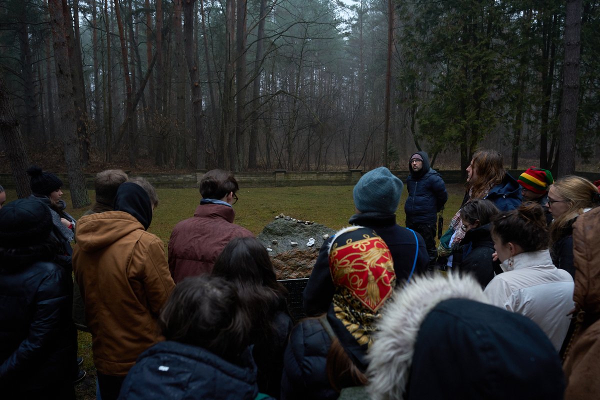 📍During the final days of the our field seminar in Lithuania🇱🇹 with students from <a href="/UnivCathoOuest/">UCO</a>, the group conducted a criminal and historical investigation in the town of Prienai.