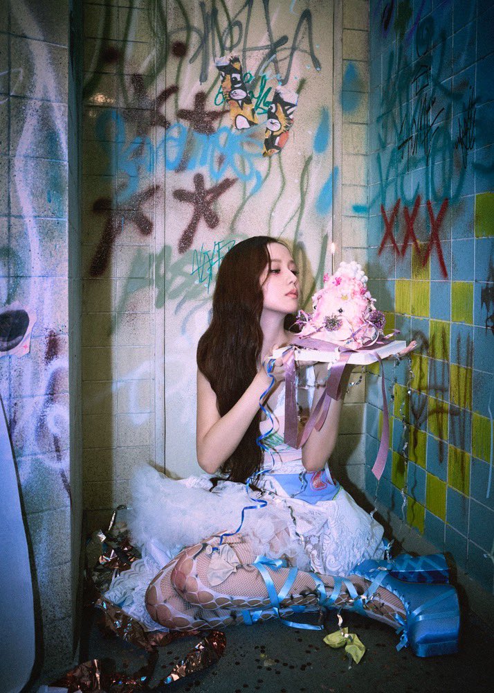 JisooData_CN's tweet image. JISOO ATTENDS DIOR PFW
#JISOOxDiorAW25