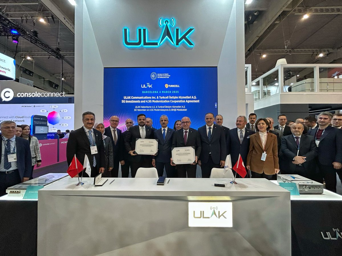 UlakHaberlesme's tweet photo. ULAK Haberleşme ve Turkcell arasında imzalanan "5G Yatırımları ve 4.5G Modernizasyonu İş Birliği Mutabakatı" haberleşme altyapımızın güçlenmesi, yerlileşmesi ve ileri teknolojiye uyum sağlaması adına önemli bir dönüm noktası oldu. 
Bu stratejik ortaklık daha güçlü, güvenli ve sürdürülebilir bir iletişim ağı oluşturma hedefimize katkı sağlayacak. 
Türkiye’nin haberleşme ekosisteminde yerli ve milli teknolojilerle bağımsızlığımızı pekiştirmeye devam ediyoruz.
@UABakanligi @Turkcell @a_uraloglu @ofatihsayan @oakaragozoglu @AliTahaKoc 

The "5G Investments and 4.5G Modernization Cooperation Agreement" signed between ULAK Communications and Turkcell marks a significant milestone in strengthening, localizing, and adapting our communication infrastructure to advanced technology.
This strategic partnership will contribute to our goal of building a stronger, more secure, and sustainable communication network.
We continue to reinforce Türkiye’s independence in the communication ecosystem with domestic and national technologies.