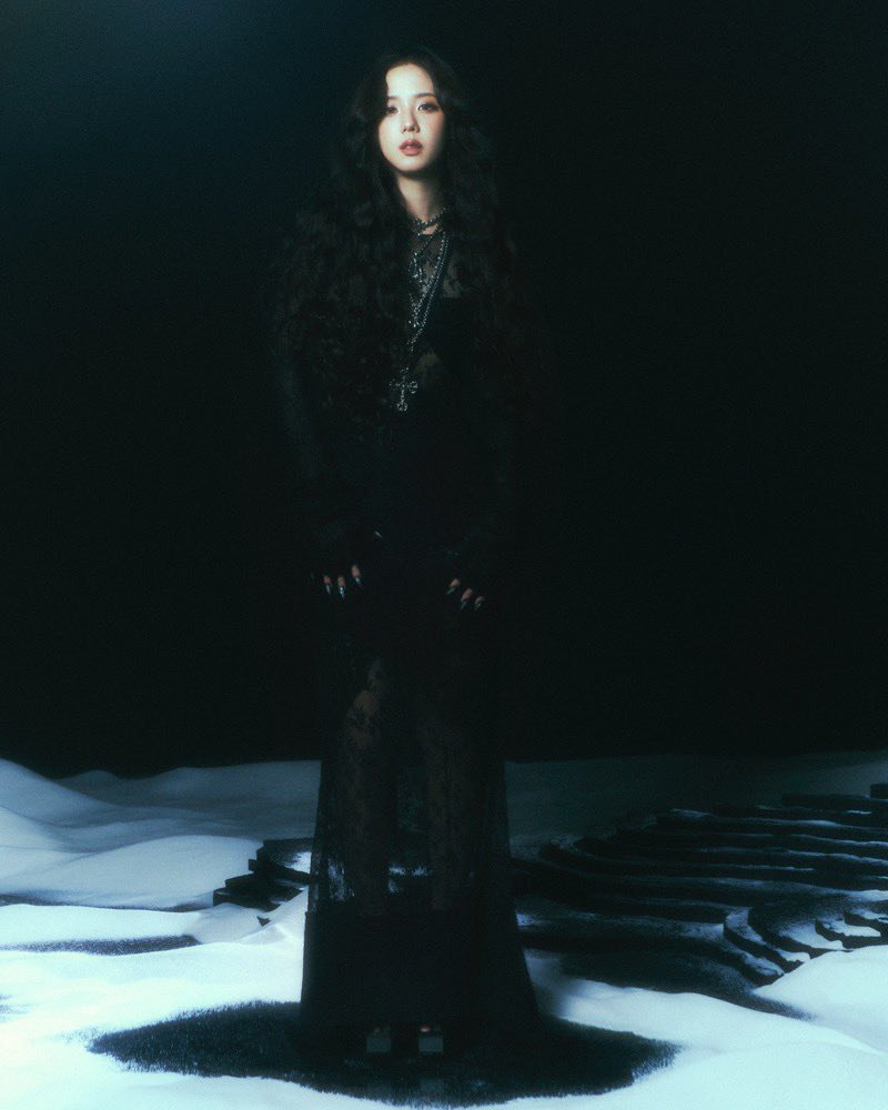 JisooData_CN's tweet image. JISOO ATTENDS DIOR PFW
#JISOOxDiorAW25