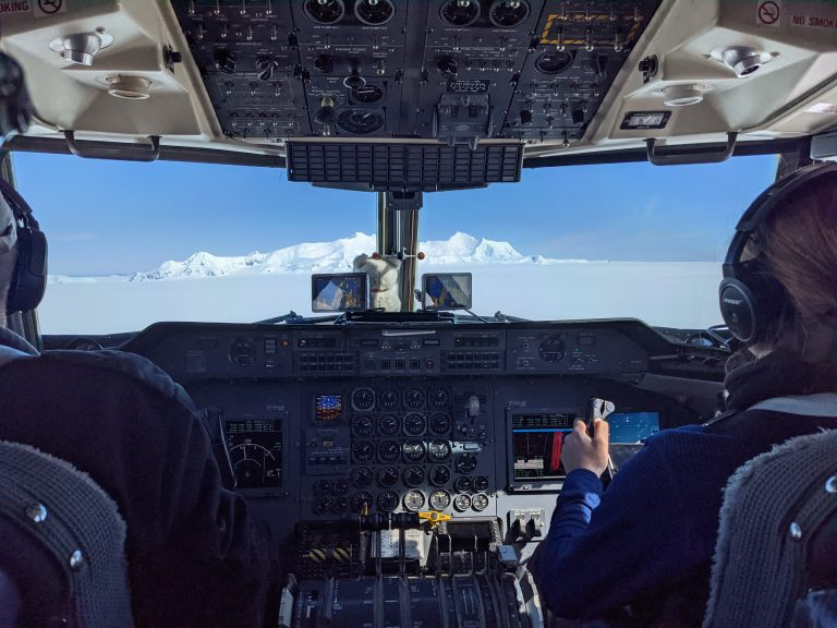 Airborne data from the ESA CryoVEx/DEFIANT Antarctic campaign of 2022/23 is now available on CS2EO!

Time to delve in 👇

‼️earth.esa.int/eogateway/news…