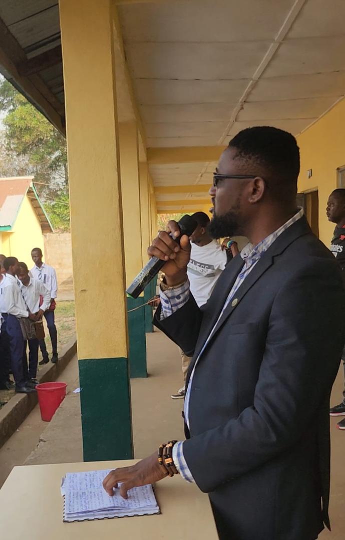 SLIE_Official's tweet photo. Ing. Dominic J. Bunduka celebrated World Engineering Day 2025 with the pupils of Holy Trinity Secondary School, inspiring the next generation of engineers!

#WorldEngineeringDay2025
#SLIE
#FutureThroughEngineering https://t.co/Tqg0eL2G5A